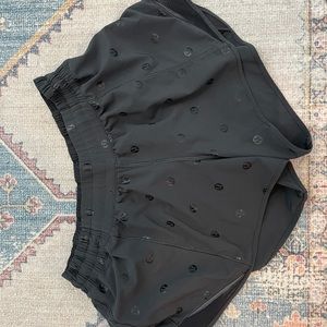 Lululemon Hotty Hots Logo Size 10, 4”